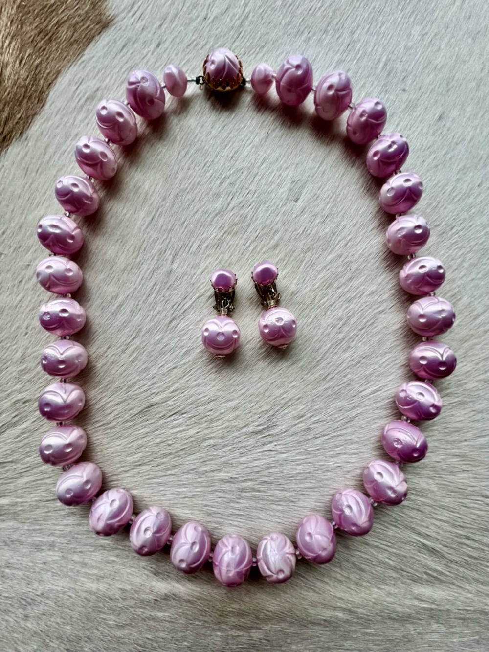 VINTAGE LIGHT PINK BEADED NECKLACE & EARRING SET / SWIRL PATTERN / JAPAN